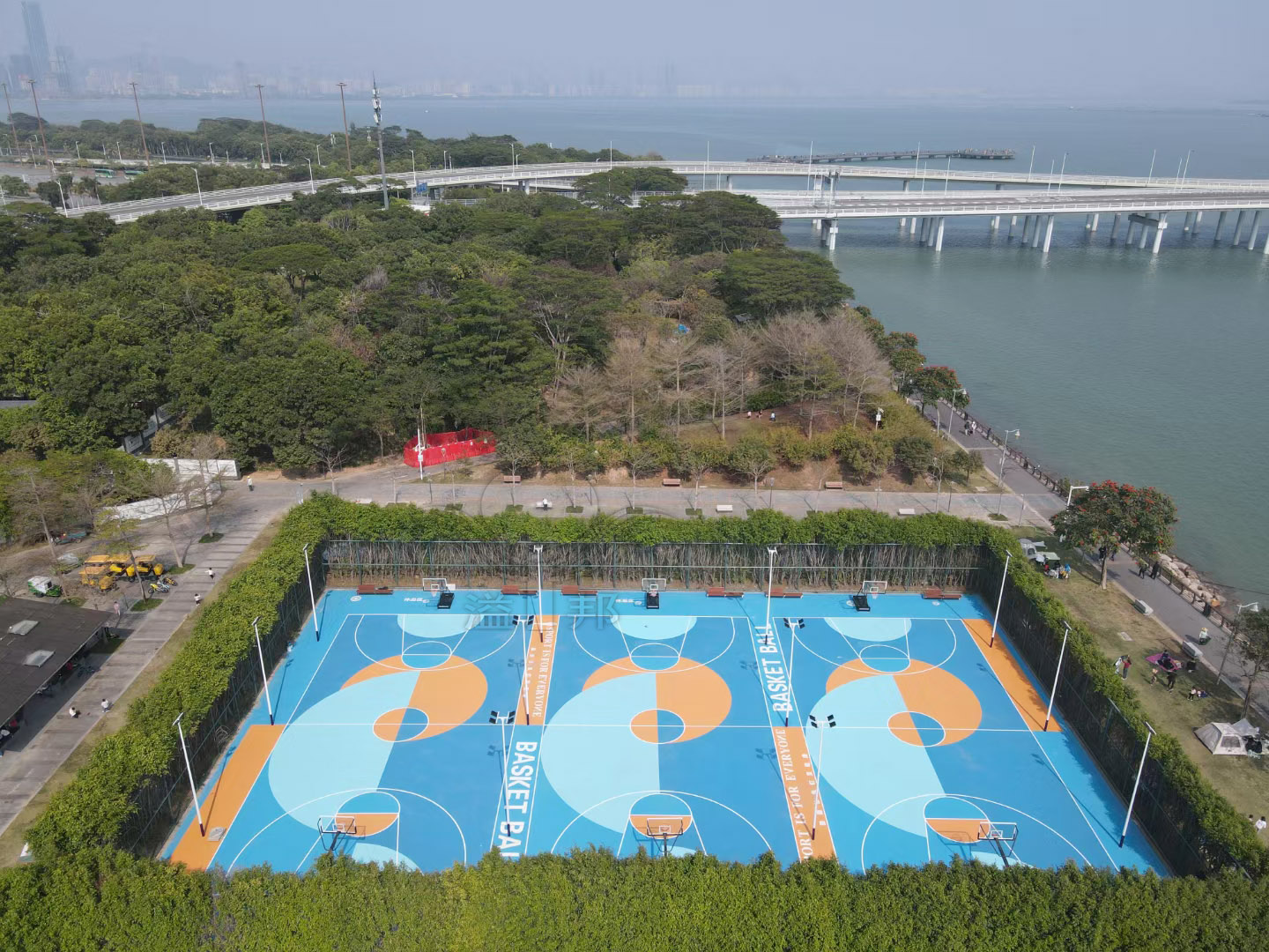 建一個(gè)籃球場(chǎng)需要多少錢，選擇什么材質(zhì)，2023溢邦體育給您透徹回答