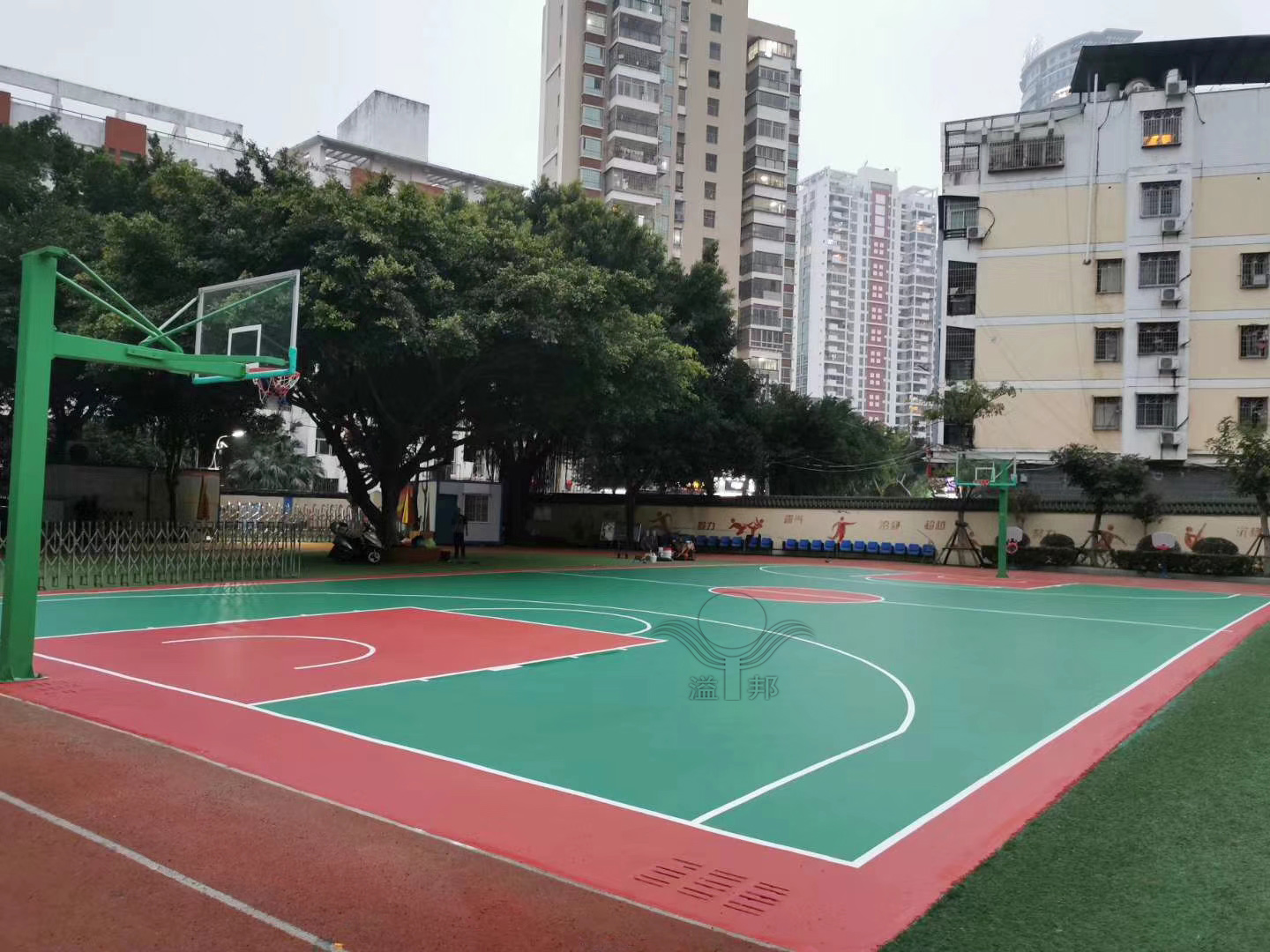 建一個(gè)籃球場(chǎng)大概要多少錢